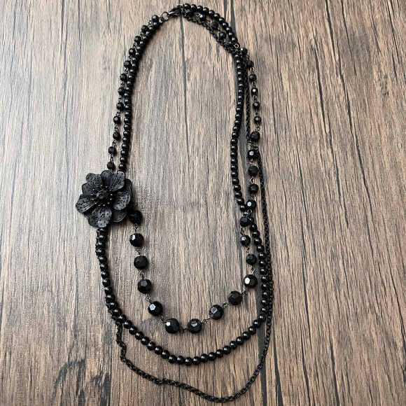 Black Flower Necklace - Picture 1 of 3